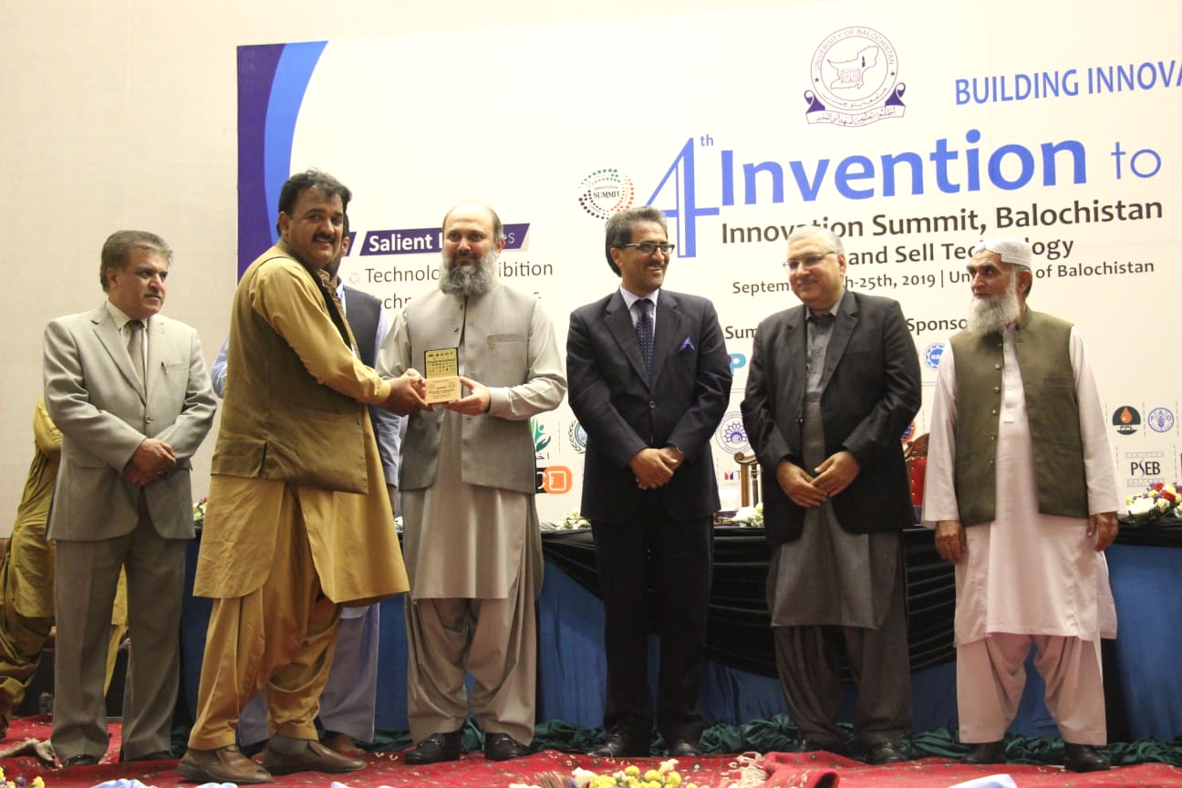 Chief_Minister_Jam_Kamal_Khan_and_VC_Prof__Dr__Javeid_Iqbal_present_a_shield_to_Mr__Abdul_Khalique_Sial_at_the_closing_ceremony_in_Quetta_Sept_25_2019.png