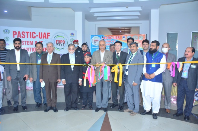 PASTIC-UAF_STEM_&_IT_Expo_inaugurated_by_Prof_Dr_Iqrar_Ahmad_Khan_and_Prof__Dr_M_Akram_Shaikh_at_UAF_Faisalabad_Nov_25_2021.jpg